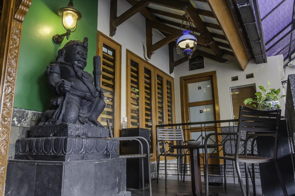 Dhanesvara Holistic Unique Homestay Wonotjolo Екстериор снимка