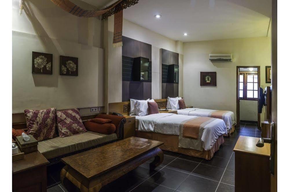 Dhanesvara Holistic Unique Homestay Wonotjolo Екстериор снимка