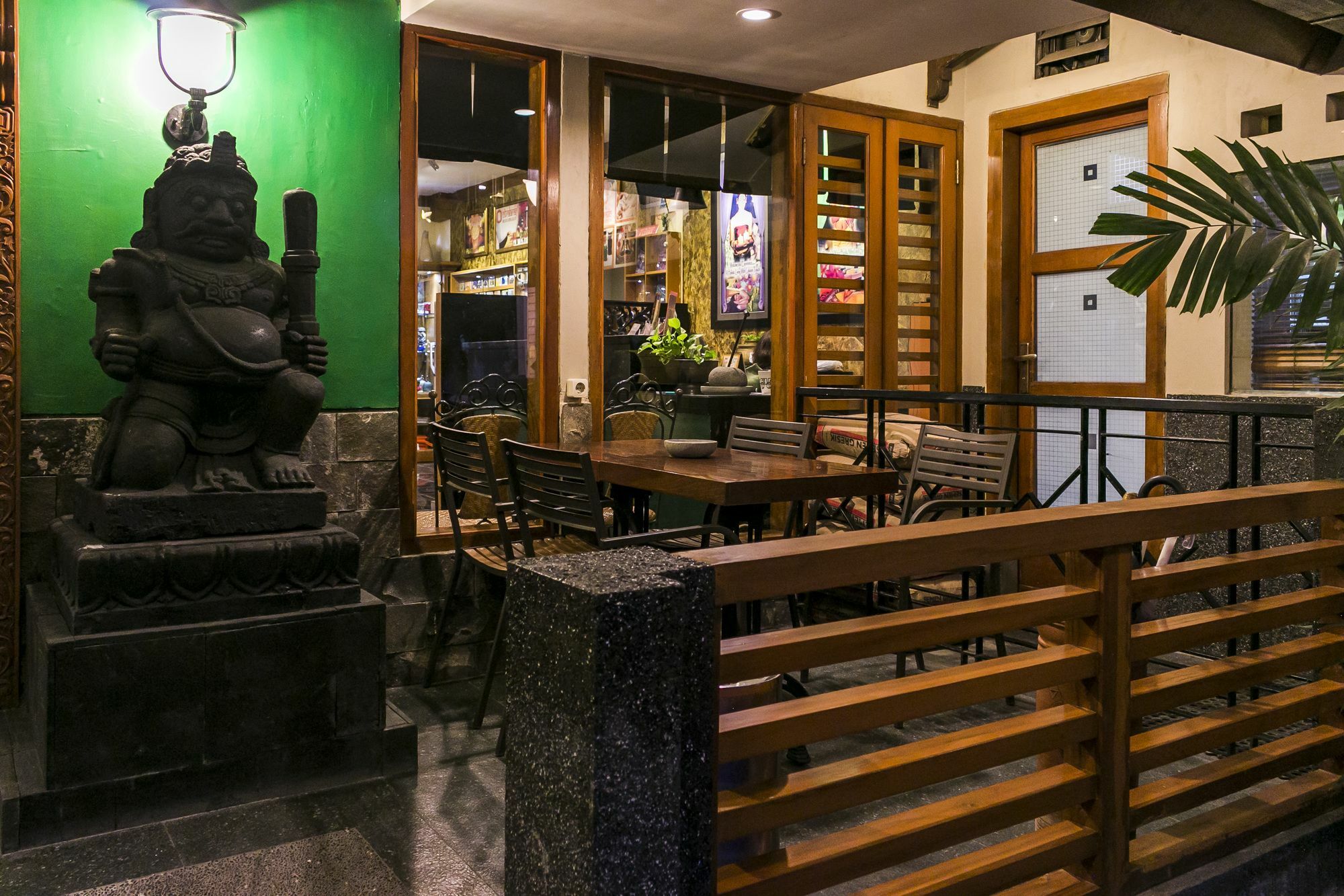 Dhanesvara Holistic Unique Homestay Wonotjolo Екстериор снимка